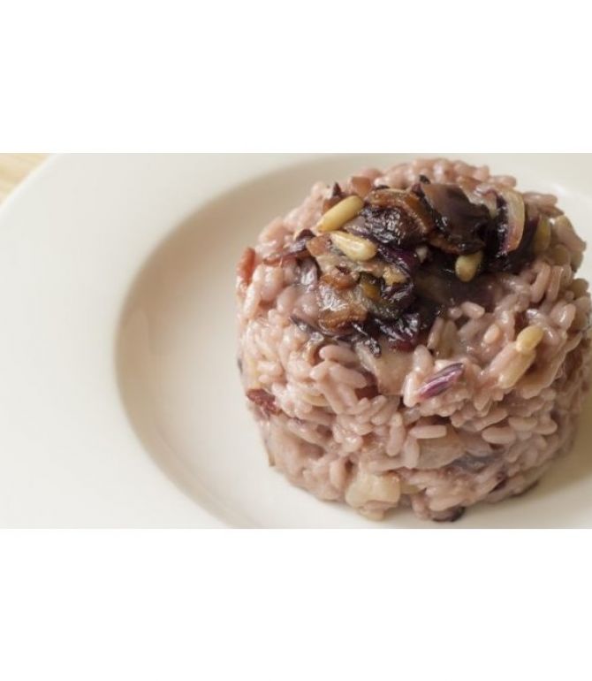 Risotto Radicchio, Nocciole e Gorgonzola D.O.P La Casera con cipolle caramellate